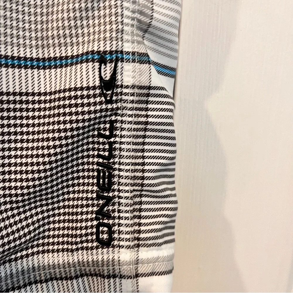 🩷 O’Neill Men’s White and Blue Plaid Lined Board Shorts - Size 28